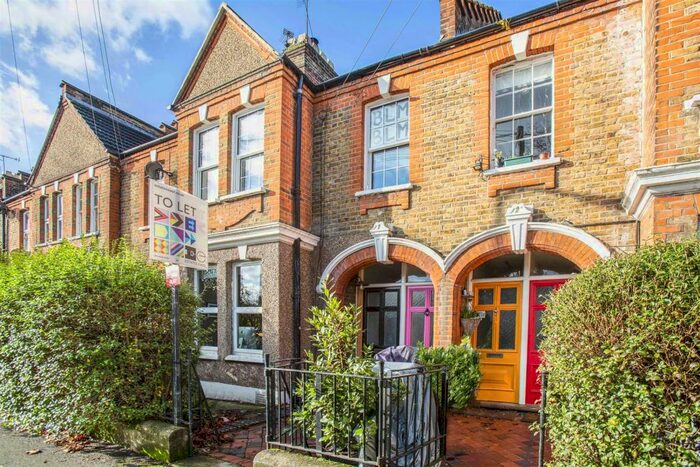 2 Bedroom Maisonette To Rent In Winns Terrace, Walthamstow, London, E17