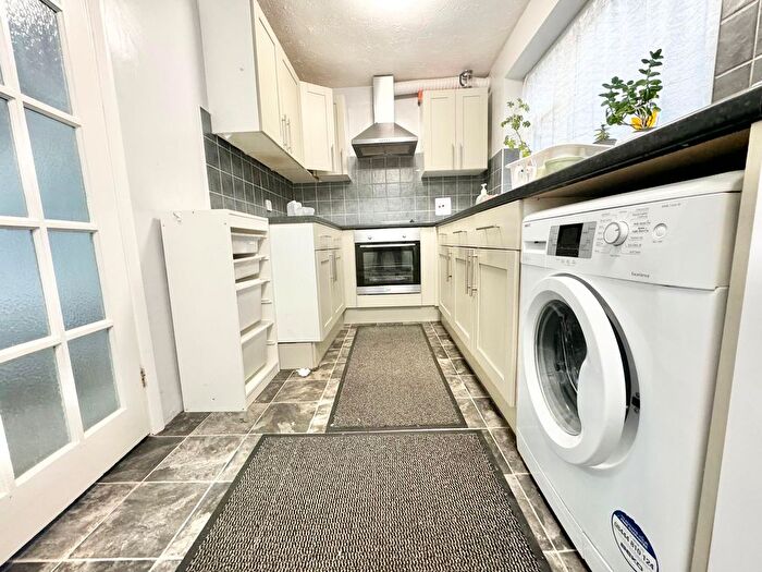 2 Bedroom Flat To Rent In Main Road, Westerham, TN16