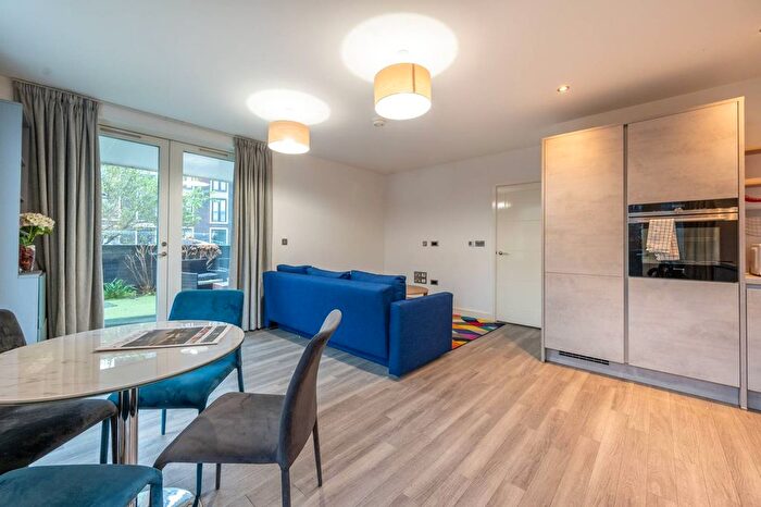 1 Bedroom Flat To Rent In Derny Avenue, Stratford, London, E20