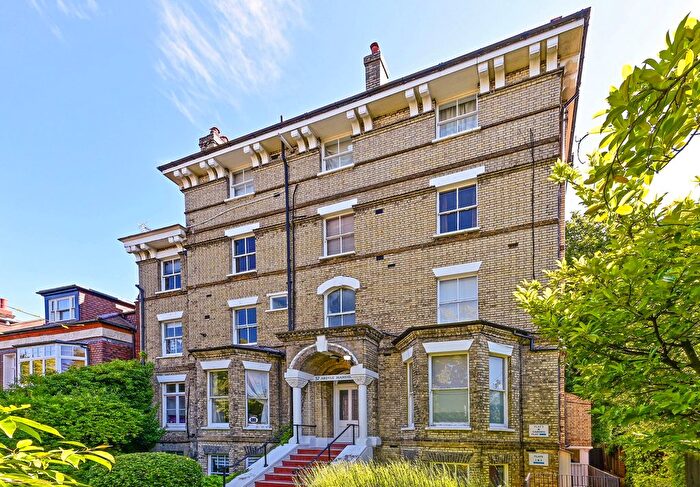 1 Bedroom Flat To Rent In The Avenue, Argyle Mansions, KT5