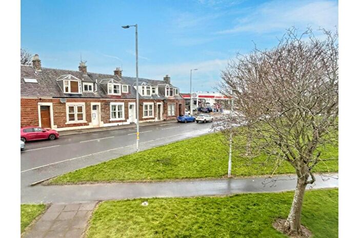 2 Bedroom Flat For Sale In Old Street, Girvan, Ayrshire, KA26