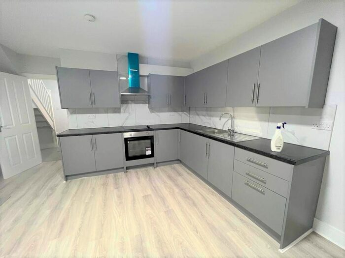 2 Bedroom Flat To Rent In Woodlands Road, Ilford, IG1