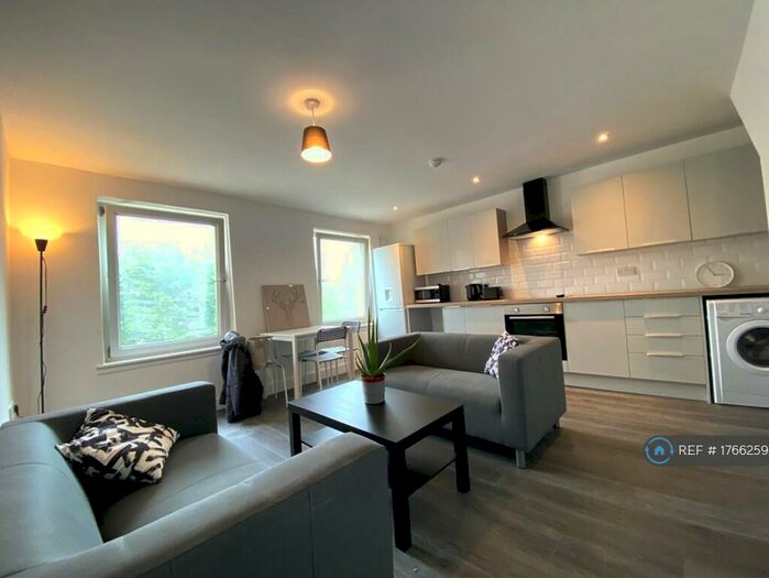 3 Bedroom Maisonette To Rent In Melvaig Place, Glasgow, G20