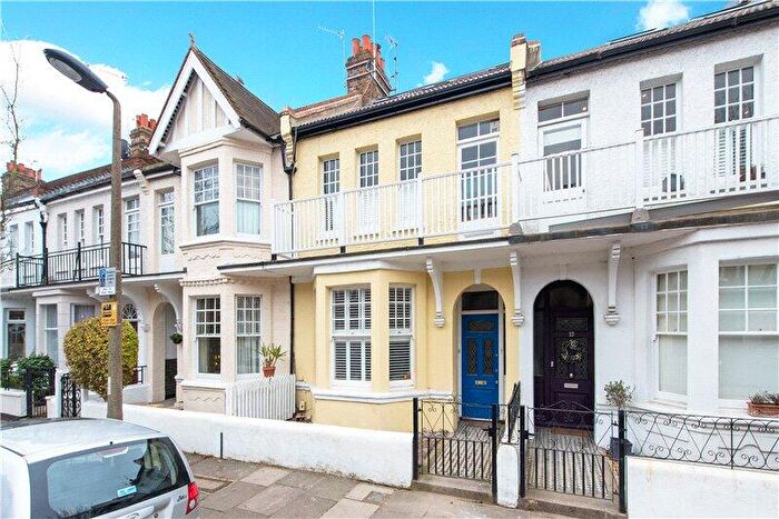 2 Bedroom Apartment To Rent In Thornton Road, London, SW14