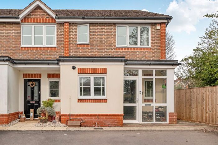 3 Bedroom End Terrace House For Sale In Derwent Drive, Maidenhead, SL6
