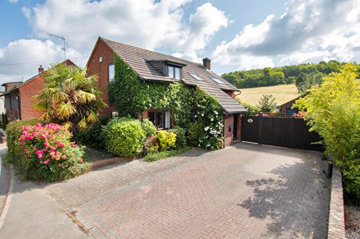 4 Bedroom Detached House For Sale In Fawkham Green, Fawkham, Longfield, Kent, DA3