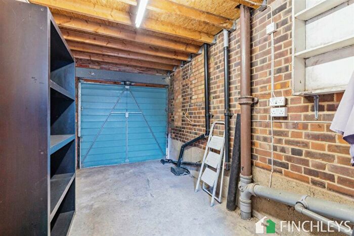 3 Bedroom Semi-Detached House For Sale In Ventnor Drive, Totteridge, N20