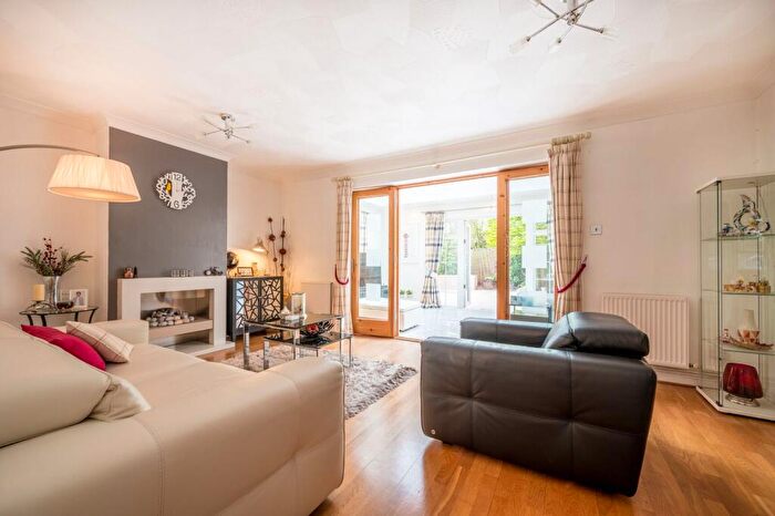 4 Bedroom Detached House To Rent In London Road, Burpham, Guildford, GU4