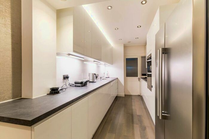 3 Bedroom Flat To Rent In Prince's Gate, South Kensington, London, SW7