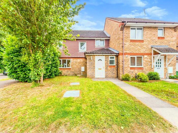 3 Bedroom Semi-Detached House To Rent In Cowslip Close, Southwater, RH13