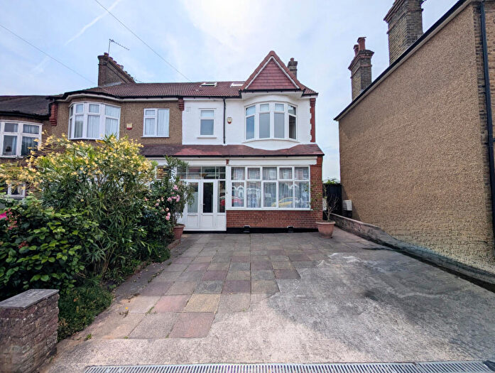 4 Bedroom End Of Terrace House To Rent In Chelmsford Road, Southgate, N14