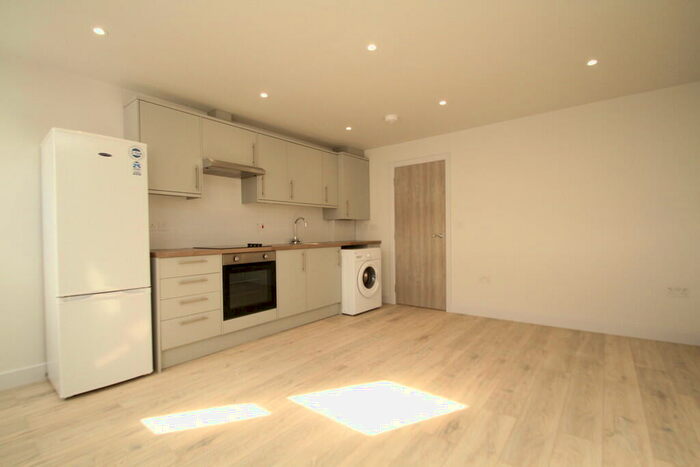 2 Bedroom Apartment To Rent In Roman Road, London, E3