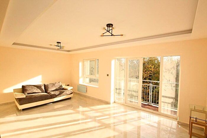 2 Bedroom Flat For Sale In The River Buildings, Western Road, Leicester, LE3