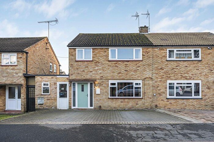 3 Bedroom Semi Detached House For Sale In Somerset Close Bletchley Milton Keynes, MK3