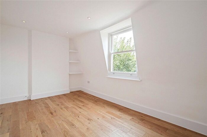 2 Bedroom End Of Terrace House To Rent In Allingham Street, Islington, Angel, London, N1