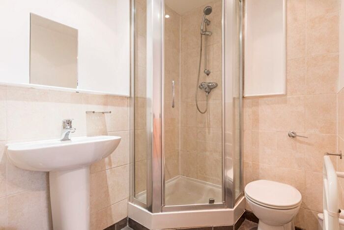 2 Bedroom Flat To Rent In York Place, Leeds, LS1