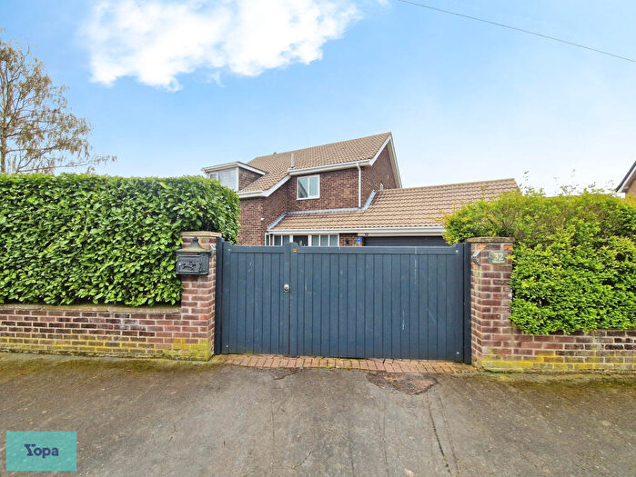 4 Bedroom Detached House For Sale In Weir Road, Westwoodside, Doncaster, DN9