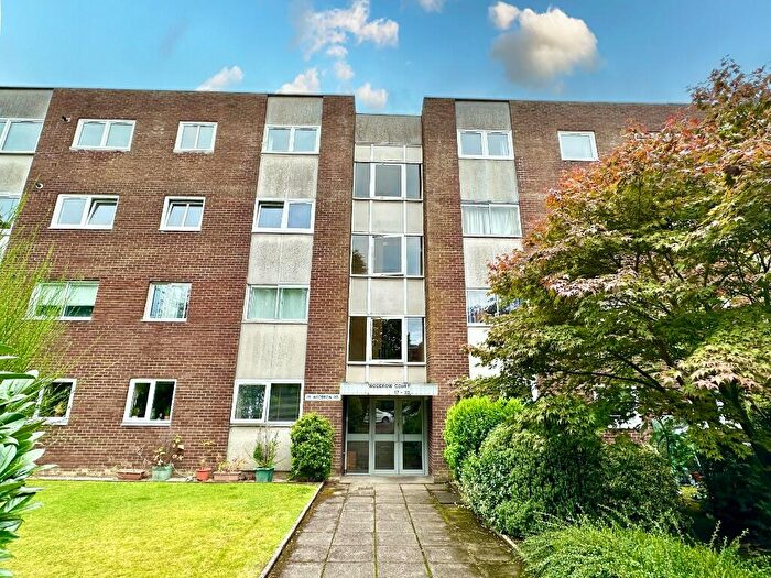 2 Bedroom Flat To Rent In Woodrow Road, Pollokshields, Glasgow, G41