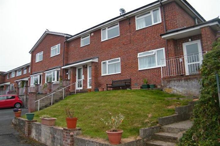 1 Bedroom Flat To Rent In Dawlish Flat Over 's Only, EX7