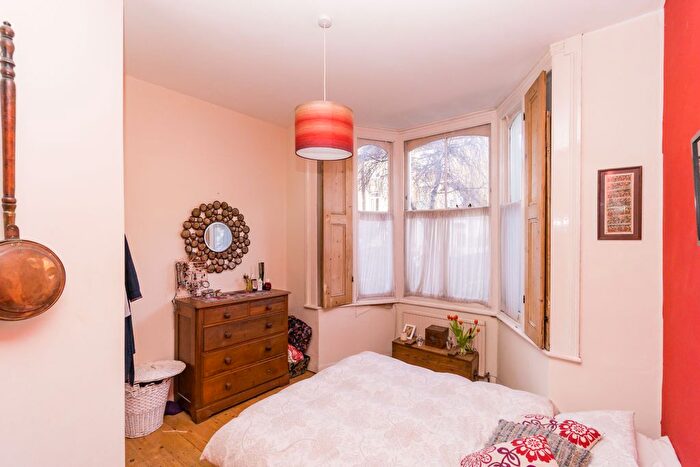 1 Bedroom Flat For Sale In Mayton Street, Holloway, London, N7