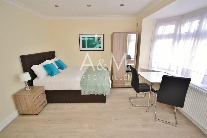 Studio To Rent In New North Road, Ilford, IG6