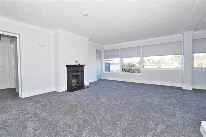 2 Bedroom Apartment To Rent In St Winifreds Close, Chigwell, IG7