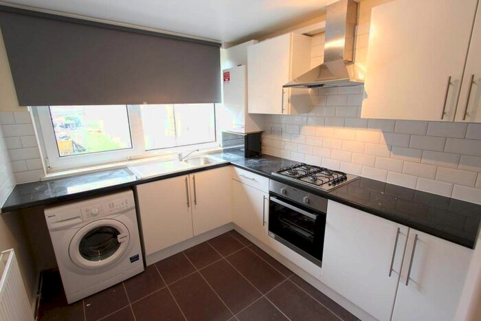 2 Bedroom Flat To Rent In Crescent Road, London, N22