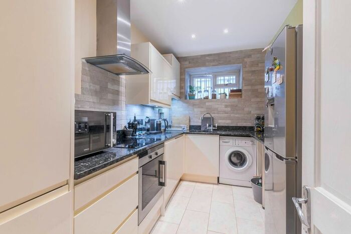 2 Bedroom Flat For Sale In Dartmouth Terrace, Greenwich, London, SE10