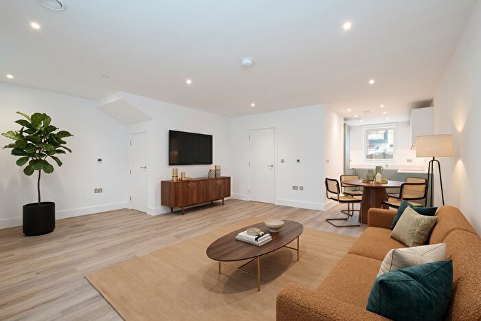 4 Bedroom Semi-Detached House For Sale In Woodside Avenue, London, N10