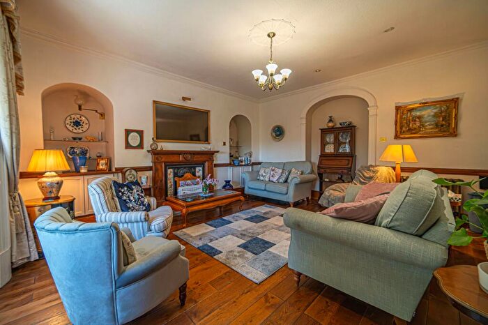 6 Bedroom Detached House For Sale In Hendredenny Hall, Caerphilly, CF83