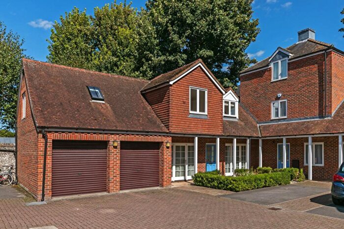 3 Bedroom Mews To Rent In Albion Place, Winchester, SO23