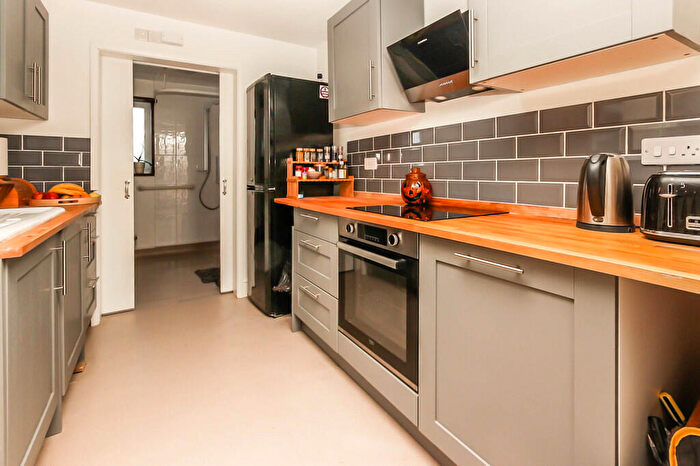 3 Bedroom Terraced House For Sale In Mill Road, Wellingborough, NN8