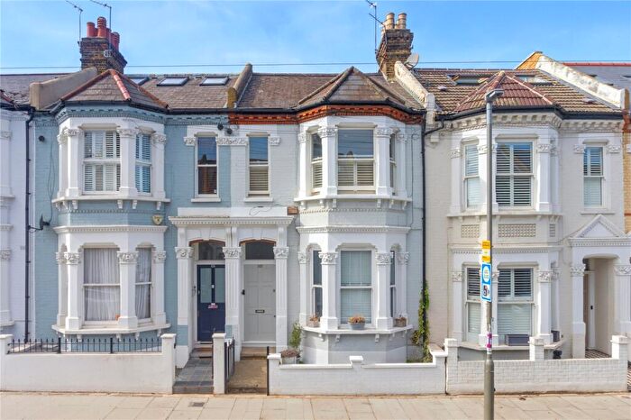 2 Bedroom Apartment For Sale In Sugden Road, SW11