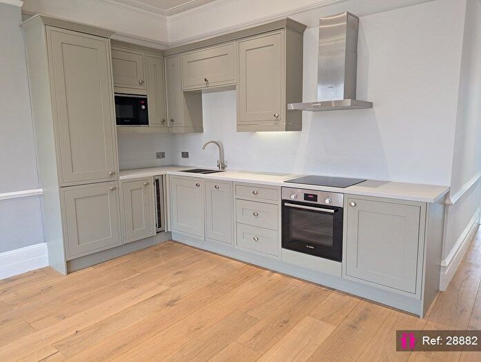 3 Bedroom Flat To Rent In West Hill, London, SW15