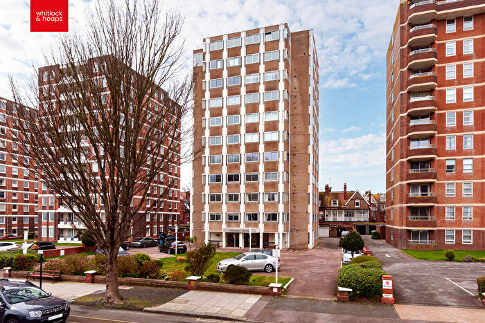 2 Bedroom Flat For Sale In Grand Avenue, Hove, BN3