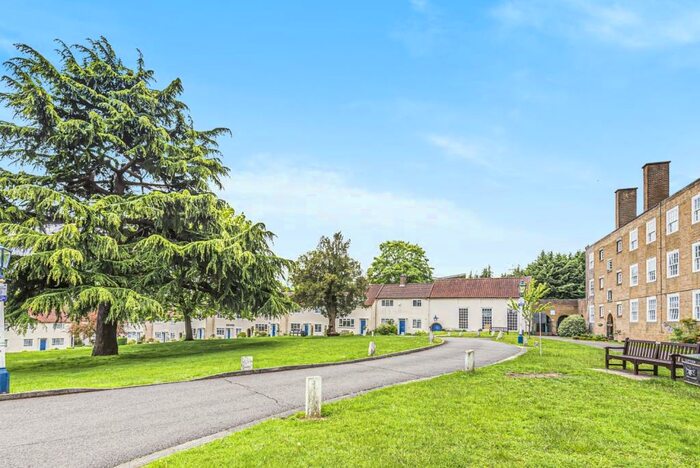 4 Bedroom Flat To Rent In Lammas Green London, SE26