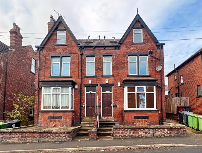2 Bedroom Flat To Rent In Kirkstall Avenue, Kirkstall, Leeds, LS5