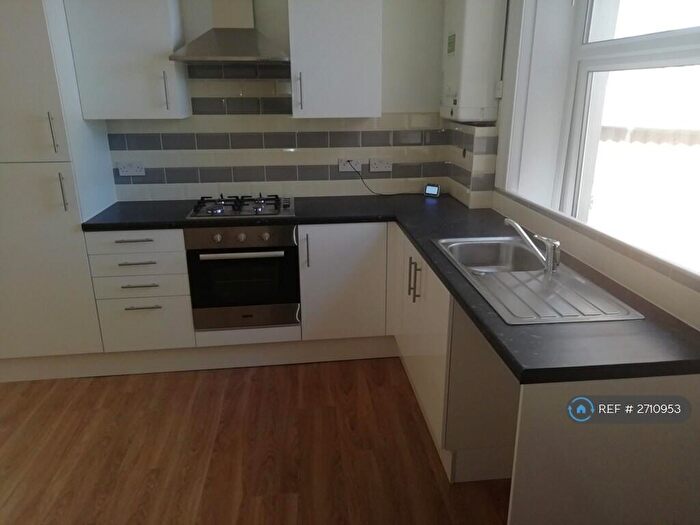 3 Bedroom Flat To Rent In St. Johns Lane, Halifax, HX1