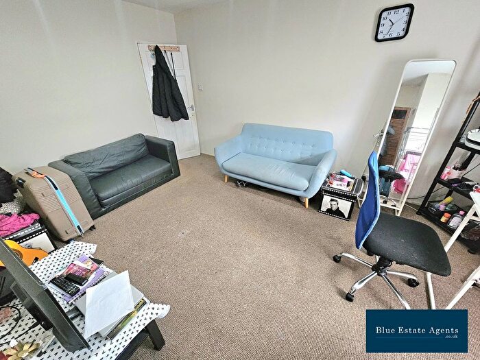2 Bedroom Maisonette To Rent In Worthing Road, Hounslow, TW5