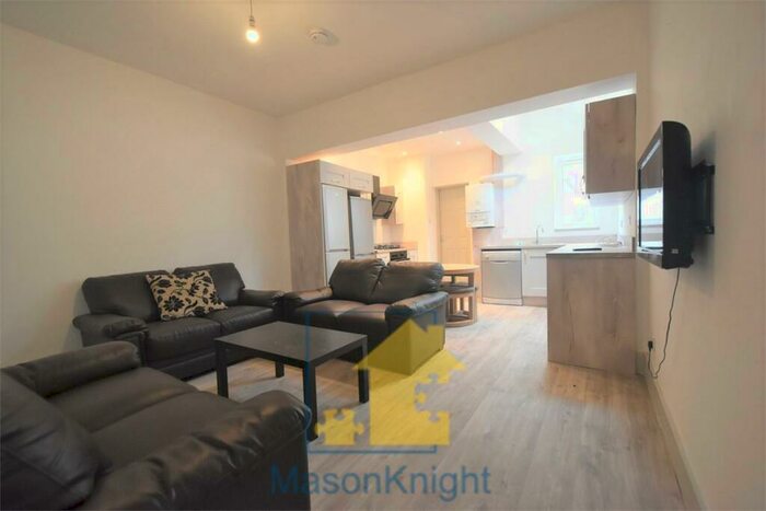 5 Bedroom Terraced House To Rent In Bedroom House Share In Double Bedroom, Bathrooms Student House, Bills Package Free Ultrafast M Broadband, B29