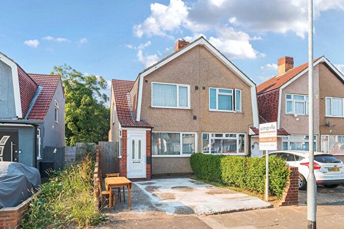 3 Bedroom End Of Terrace House For Sale In Eton Road, Hayes, UB3