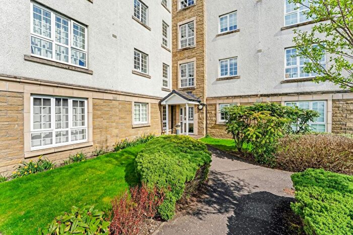 2 Bedroom Flat To Rent In Knightswood Road, Glasgow, G13