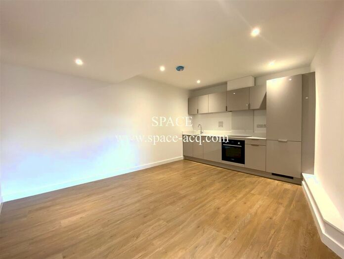 1 Bedroom Flat To Rent In Fitzwilliam House, Comer Crescent, Southall, UB2