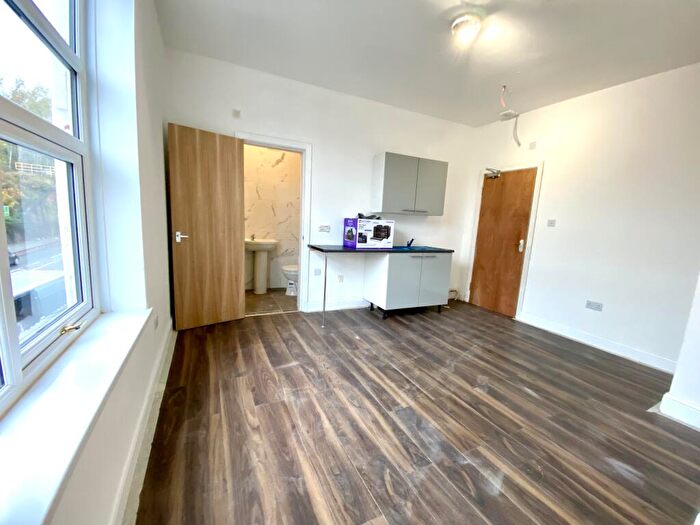 Studio To Rent In Stratford Rd, Birmingham, B11