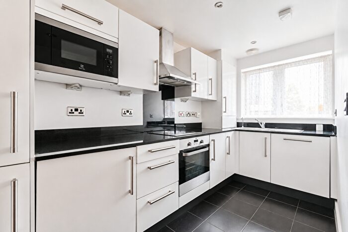 3 Bedroom Flat To Rent In Fairthorn Road, Westcombe Park, SE7