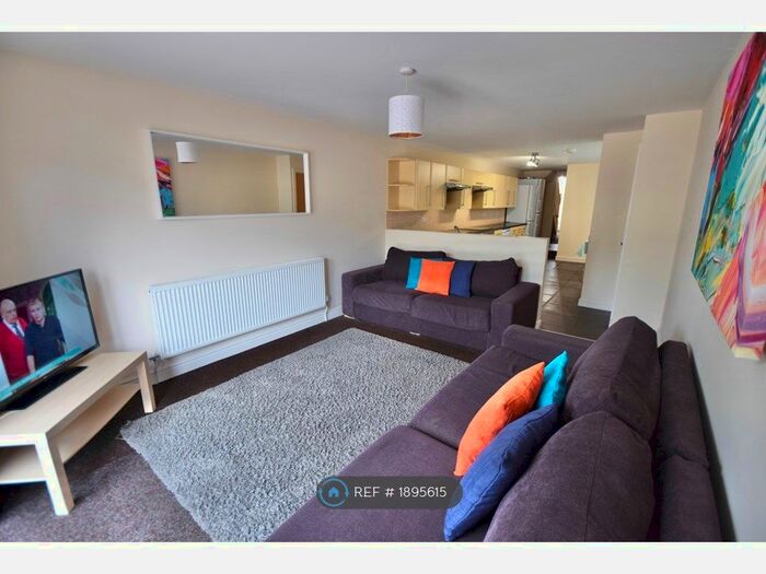 9 Bedroom Terraced House To Rent In Flora Street, Cardiff, CF24