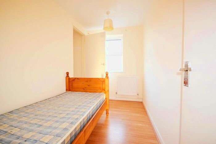 3 Bedroom Semi-Detached House To Rent In Jubilee Road, Earley, RG6