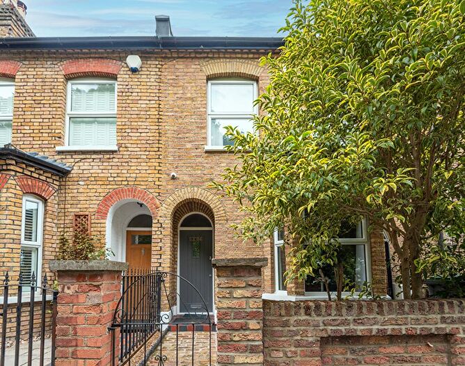 5 Bedroom Property For Sale In Church Road, London, N17