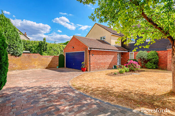 4 Bedroom Semi-Detached House For Sale In Moore Close, Billericay, CM11