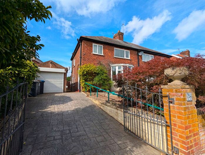 3 Bedroom Semi-Detached House For Sale In Hadrian Avenue, Chester Le Street, DH3